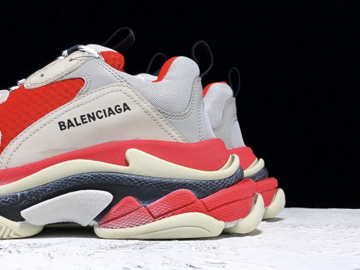blcg triple s trainer  grey red 536737 w09oh 6151
