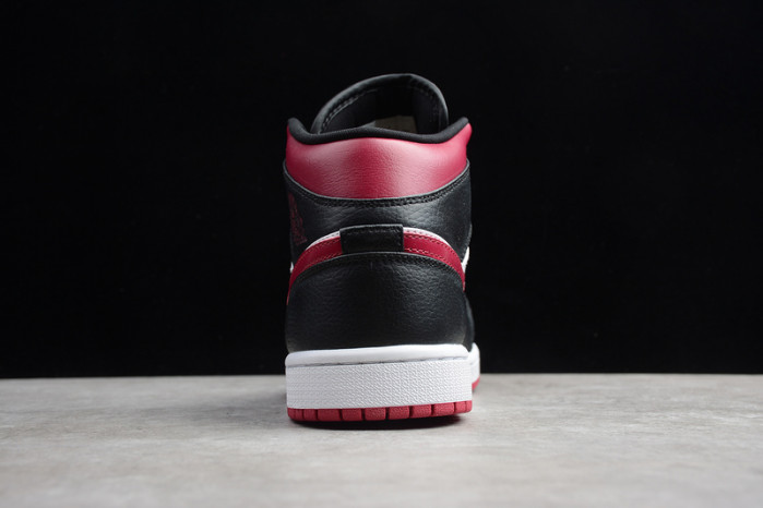 air jordan 1 mid bred toe  554724-066