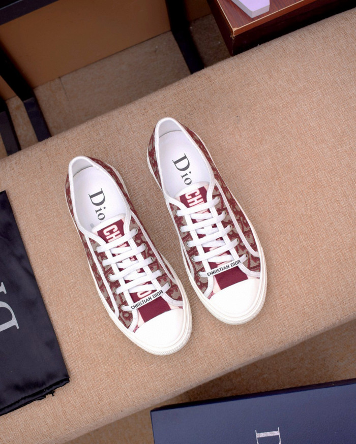 d10r b23 oblique low top sneaker