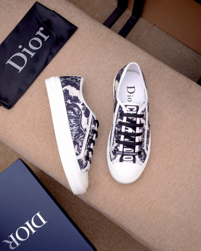 d10r b23 oblique low top sneaker