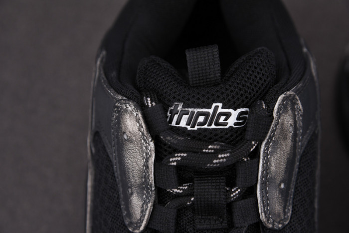 blcg sneaker triple.s.