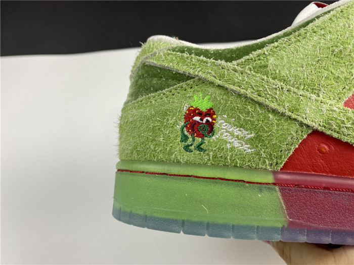 nike sb dunk low"strawberry cough" cw7093-601