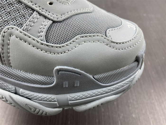 blcg sneaker triple.s. 524039 w2fw1 4700