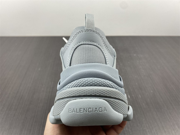 blcg sneaker triple.s. 524039 w2fw1 4700