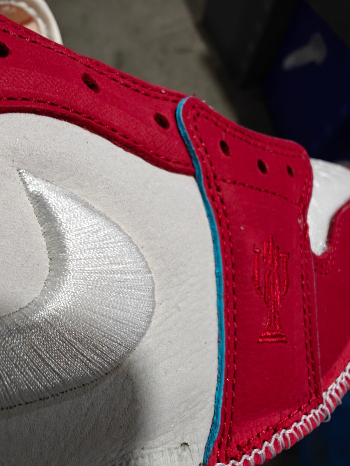 trophy room x air jordan 1 low og "home" hv6157-100