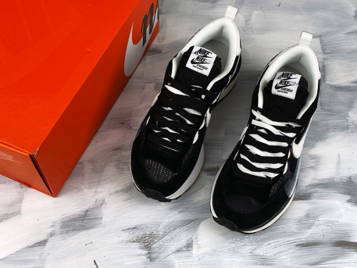 nike vaporwaffle sacai black white - cv1363-001