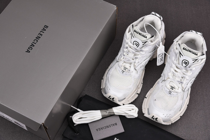 Ba*len*cia*ga -runner