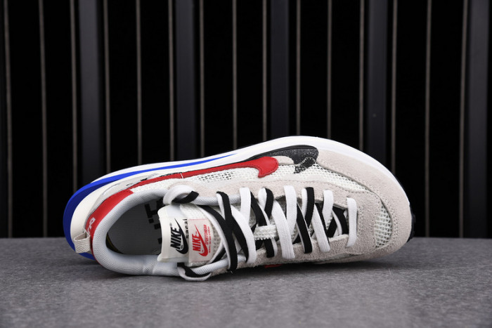 nike vaporwaffle sacai sport fuchsia game royal  cv1363-100