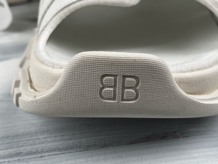 blcg track sandal white (w) 617543w2cc19000