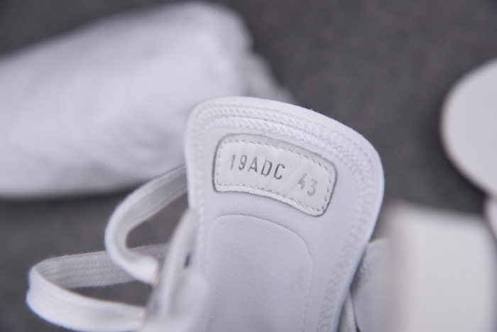 d10r b23 oblique low top sneaker