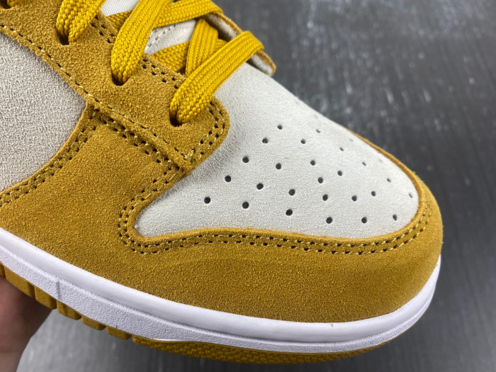 nike dunk low gold suede dv7411-200