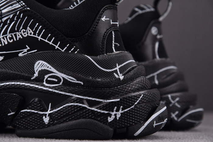 Ba*len*cia*ga triple s