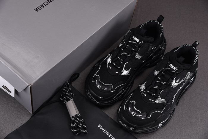 Ba*len*cia*ga triple s