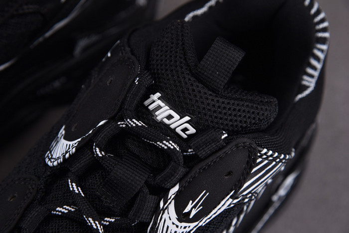 Ba*len*cia*ga triple s