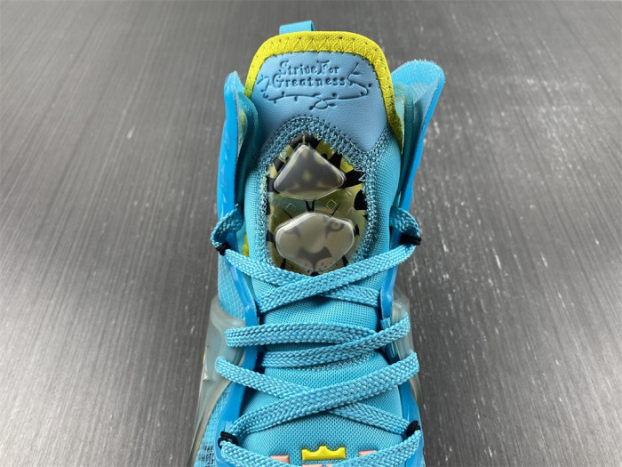 nike lebron 19 christmas - dc9338-400