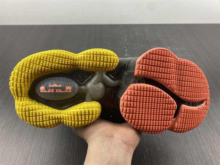 nike lebron 19 christmas - dc9338-400