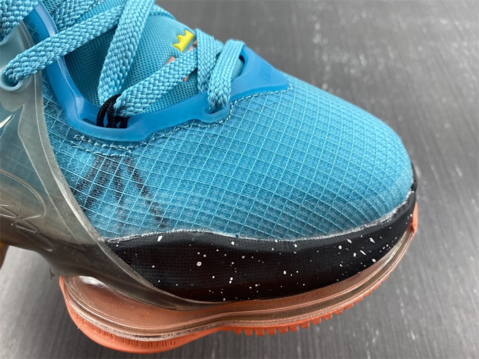 nike lebron 19 christmas - dc9338-400