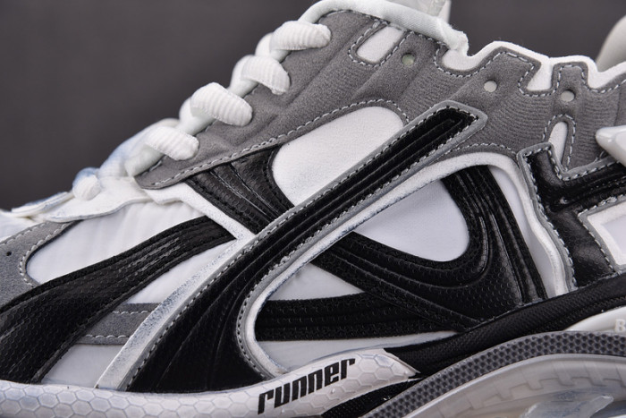 Ba*len*cia*ga -runner