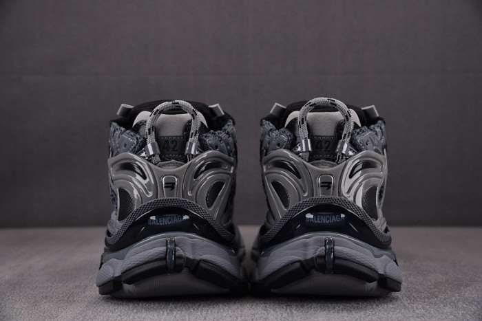 Ba*len*cia*ga -runner