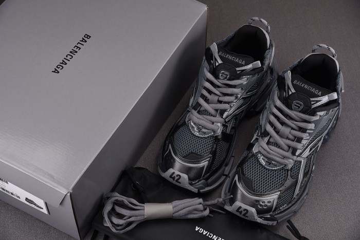 Ba*len*cia*ga -runner