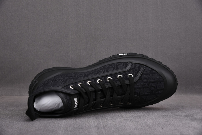 d10r b28  oblique high top sneaker