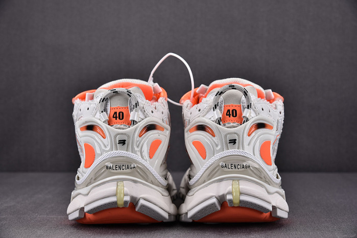 Ba*len*cia*ga -runner