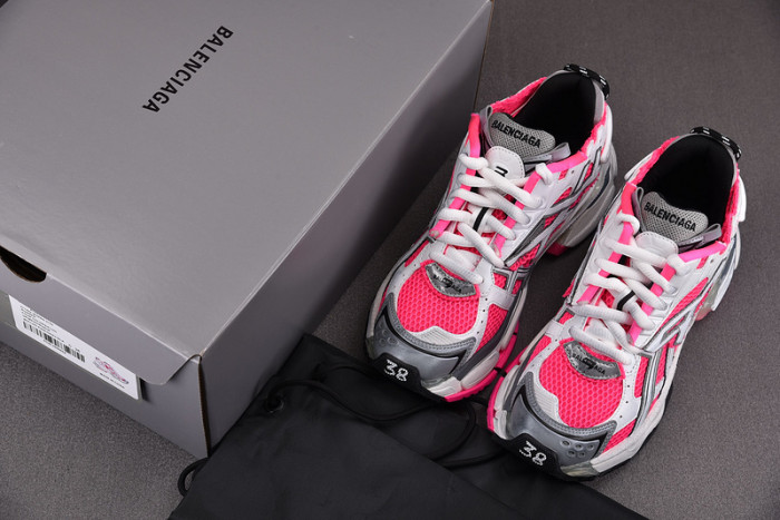 Ba*len*cia*ga -runner