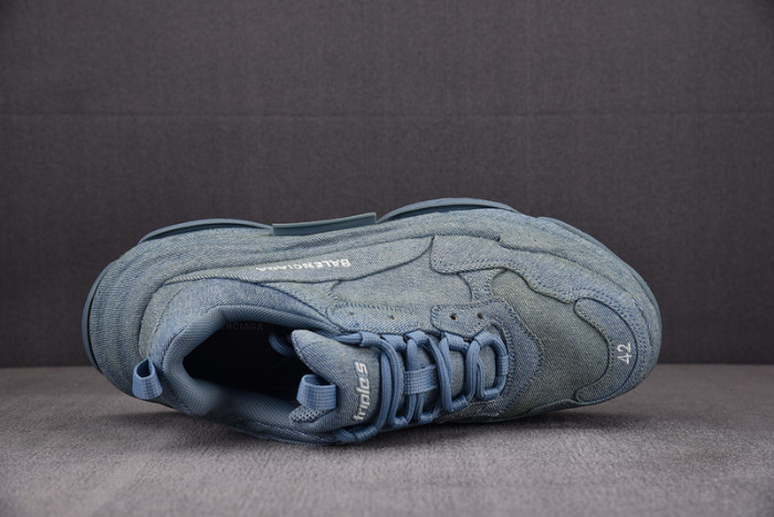 blcg sneaker triple.s.