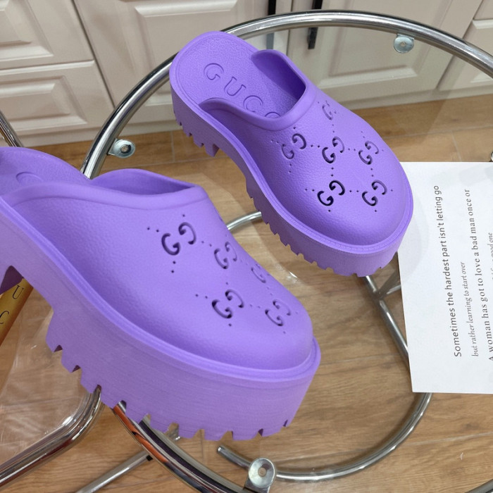 G*u*i slippers