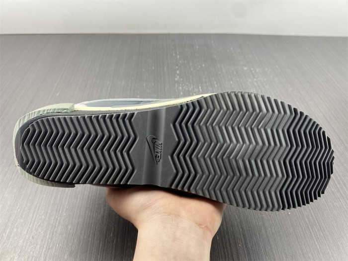 sacai x nike zoom cortez 4.0 dark grey white green dq0581-001