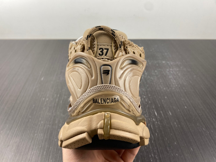 Ba*len*cia*ga -runner