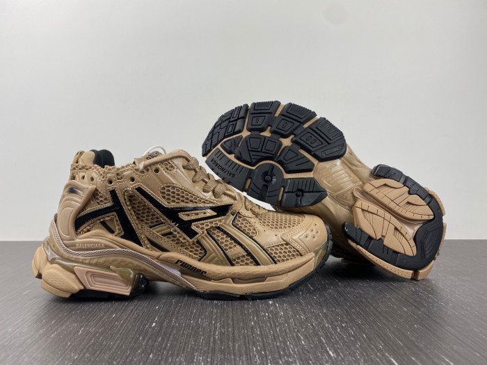 Ba*len*cia*ga -runner