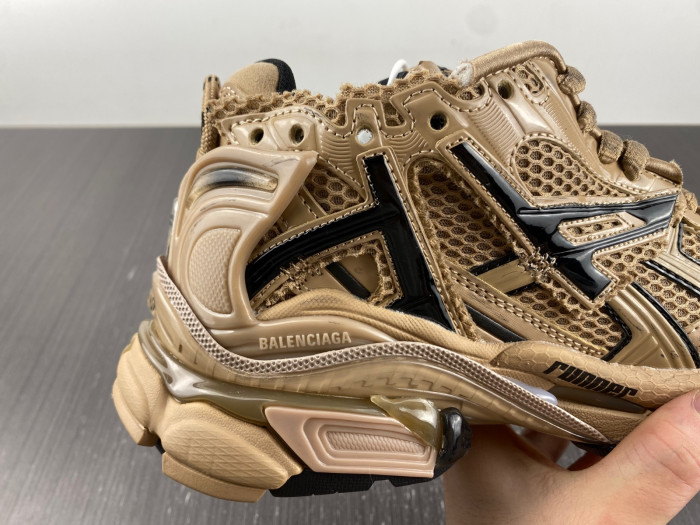 Ba*len*cia*ga -runner