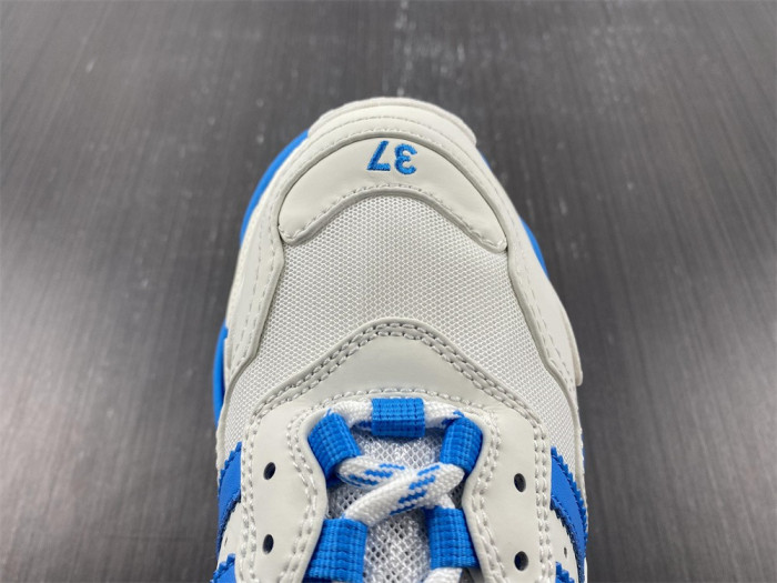 Ba*len*cia*ga triple s