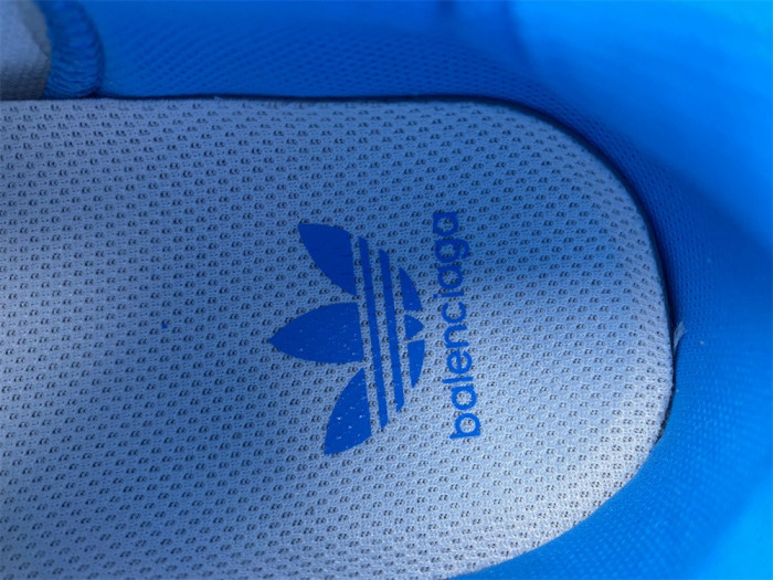 Ba*len*cia*ga triple s