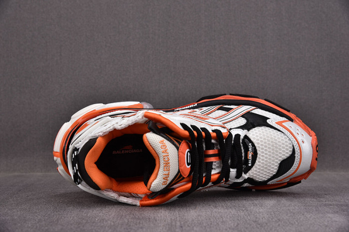 Ba*len*cia*ga -runner