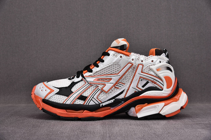 Ba*len*cia*ga -runner