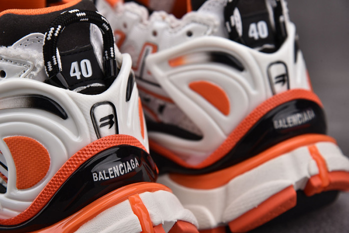 Ba*len*cia*ga -runner