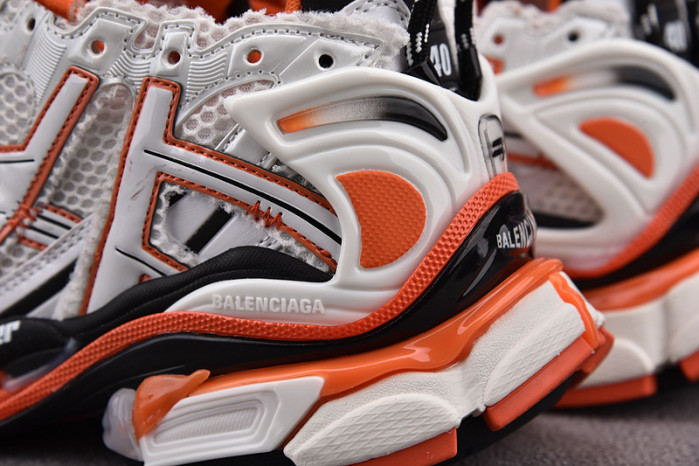 Ba*len*cia*ga -runner