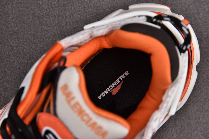 Ba*len*cia*ga -runner