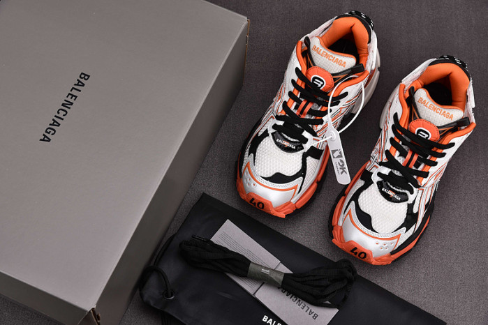 Ba*len*cia*ga -runner