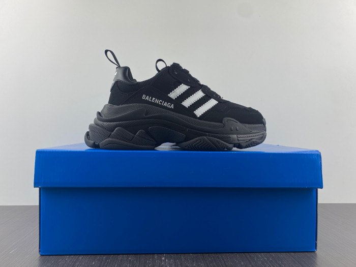 Ba*len*cia*ga triple s