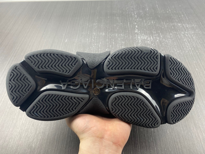 Ba*len*cia*ga triple s