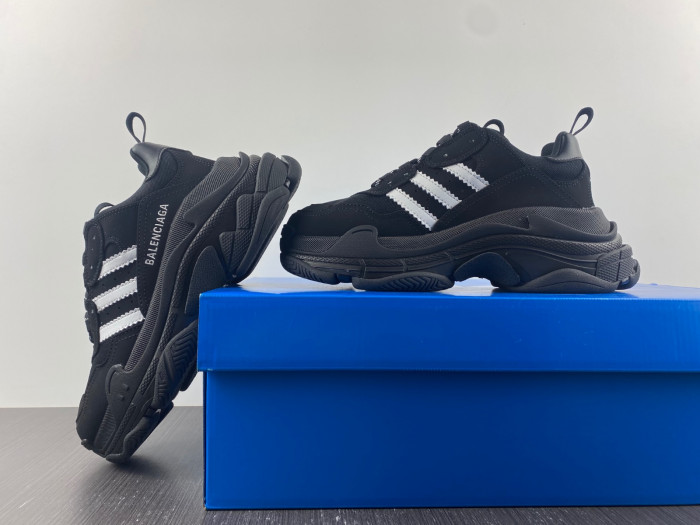 Ba*len*cia*ga triple s