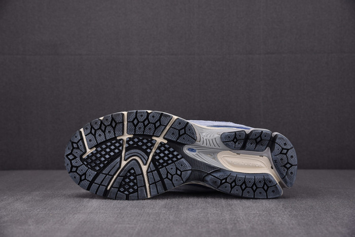 new balance 2002r‘refined future’ m2002rdi