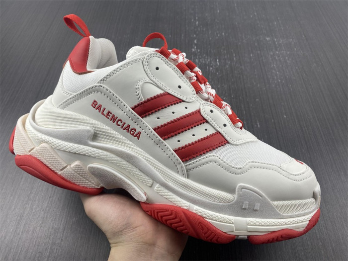 Ba*len*cia*ga triple s