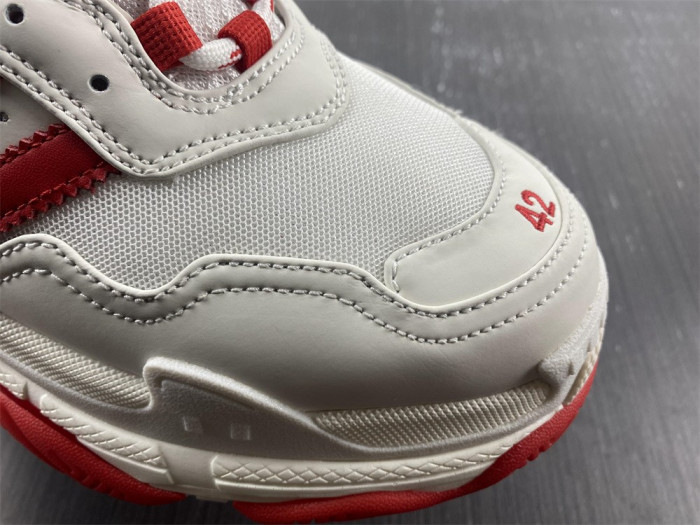 Ba*len*cia*ga triple s