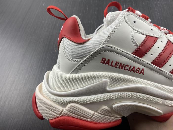 Ba*len*cia*ga triple s
