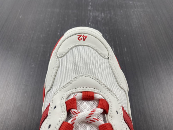 Ba*len*cia*ga triple s