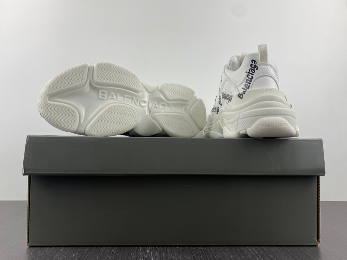 Ba*len*cia*ga triple s